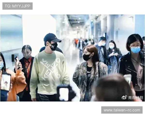 辽宁新CP机场甜蜜互动不断